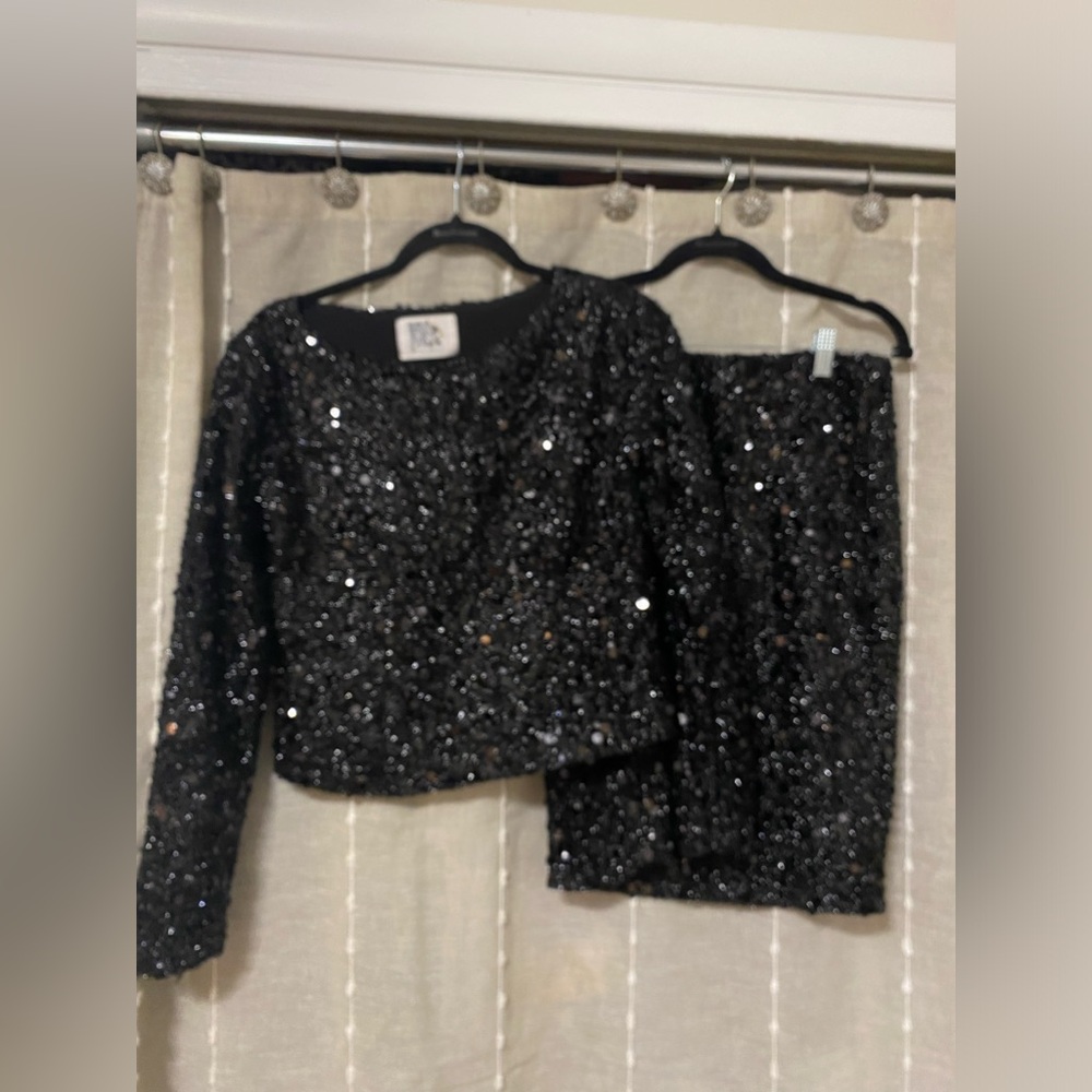 Free for Humanity Paris fun skirt and top